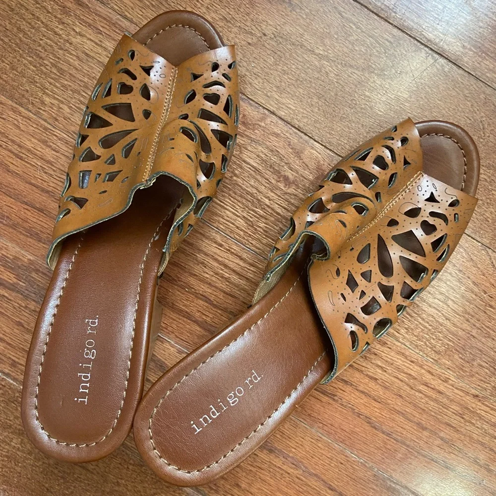 Ladies size 8 heels - Picture 4 of 4